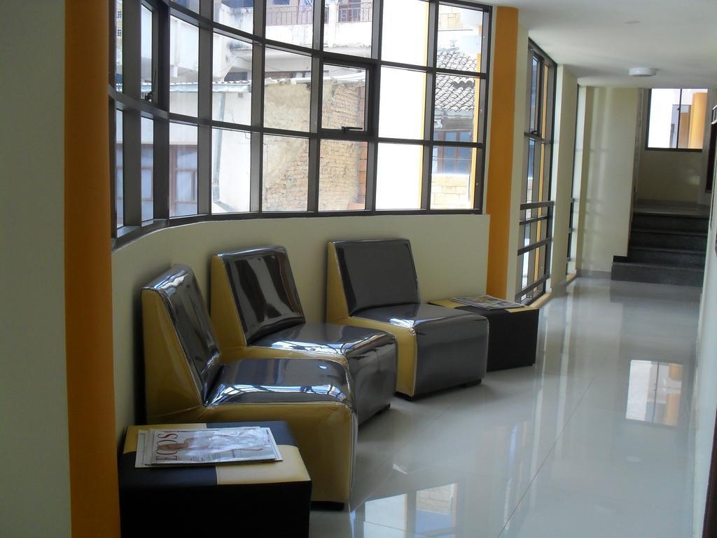 סוקרה Hostal Corona Blanca מראה חיצוני תמונה